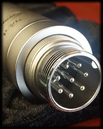 P-28 Conector